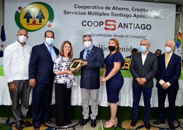 “Sirviéndote desde el corazón”, CoopSantiago, fortalece sector cooperativo dominicano