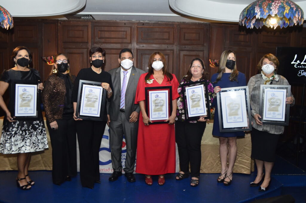 CDP Santiago Rinde Homenaje Póstumo a Mayra Robles
