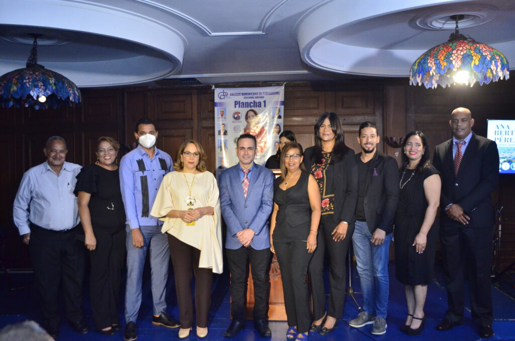 Presentan plancha encabezada por Ana Bertha Pérez a la Secretería General CDP Santiago