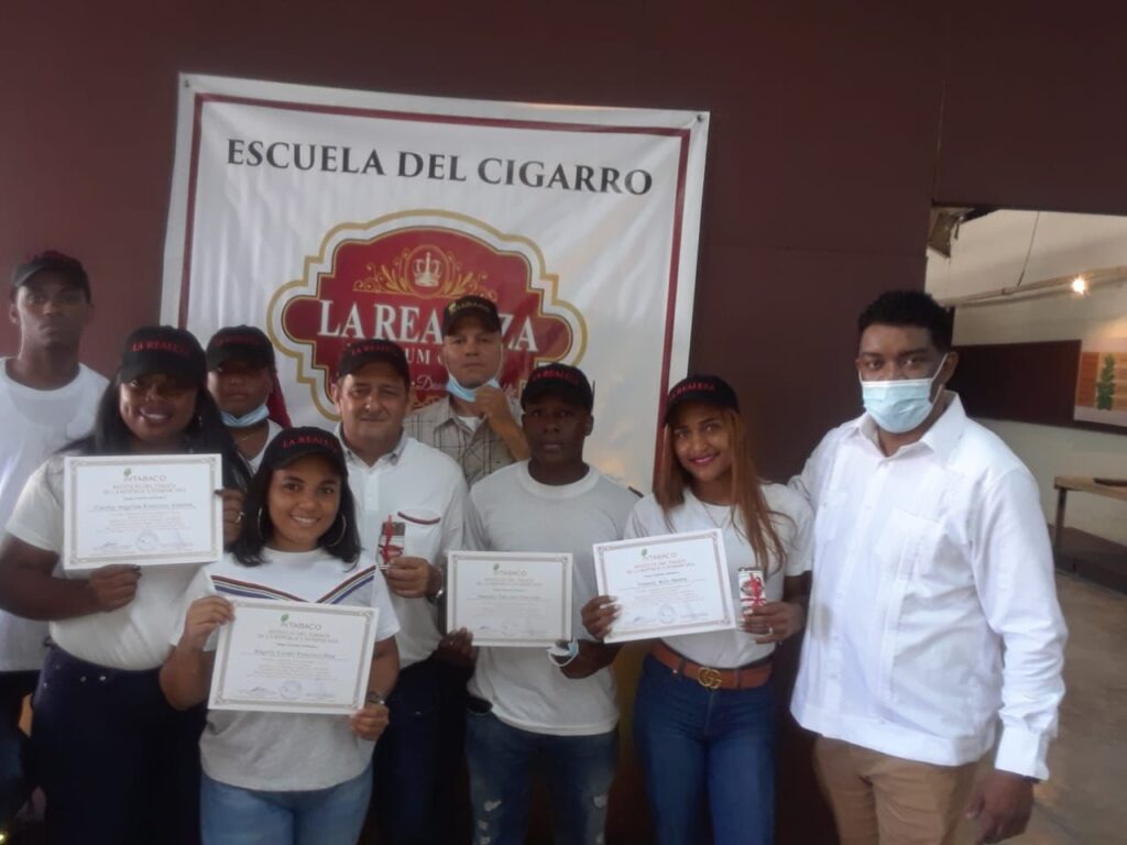 Empresa promueve capacitación de jóvenes
