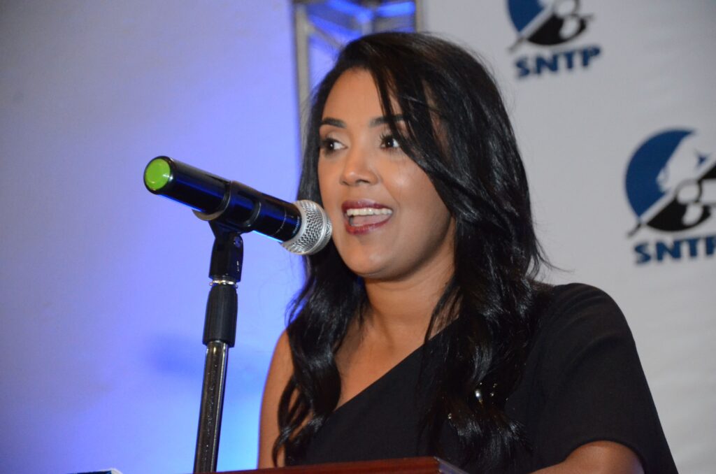 Juramentan a Johanna Benoit como secretaria general del SNTP filial Santiago.