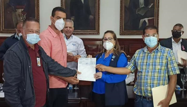 Gobierno que encabeza Luis Abinader, a través de la EGEHID y Gobernación de Santiago, compra voluntades en la Sierra a través de alcaldes y directores para que aprueben la Presa de las Placetas