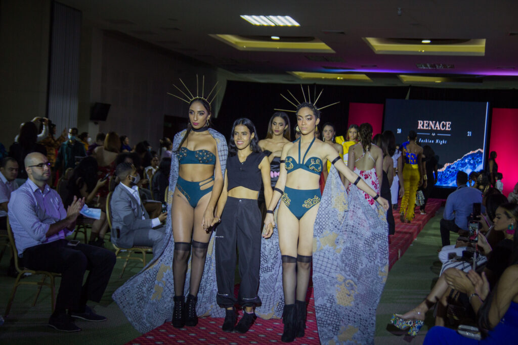 Laie realiza desfile «Renace»
