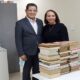 Director Escuela de Comunicación Social de la UASD recibe donación de libros