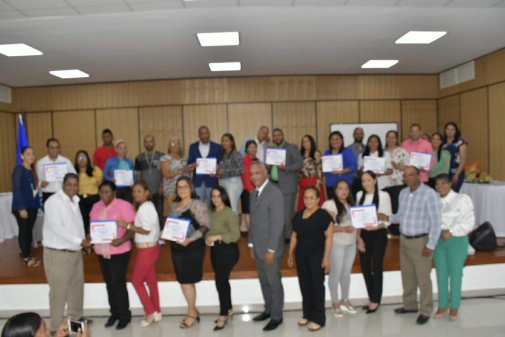 Reconocen rol de juntas de centros en Día Descentralización Educativa