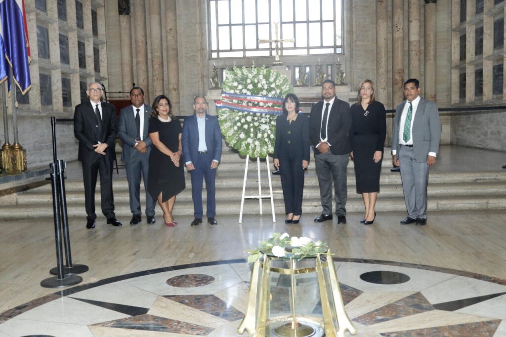DIGEIG y Efemérides Patria realizan ofrenda floral a Francisco Ulises Espaillat por el día Nacional de la Ética Ciudadana