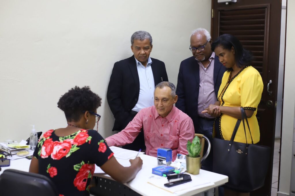 Adonis Martin inscribe candidatura y camina firme hacia el decanato de la Facultad de Ciencias Jurídicas y Políticas de la UASD