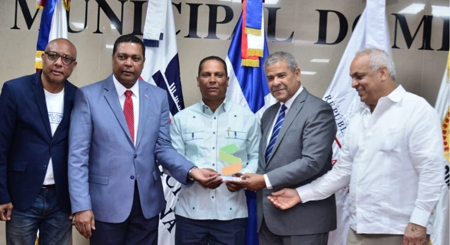 Fermín Noesí y Junta Distrital Hato del Yaque reciben premios por 3ra vez consecutiva