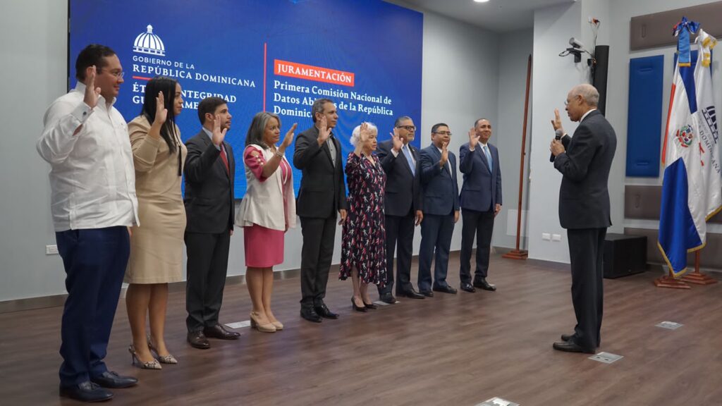 Juramentan primera comisión de Datos Abiertos de la República Dominicana