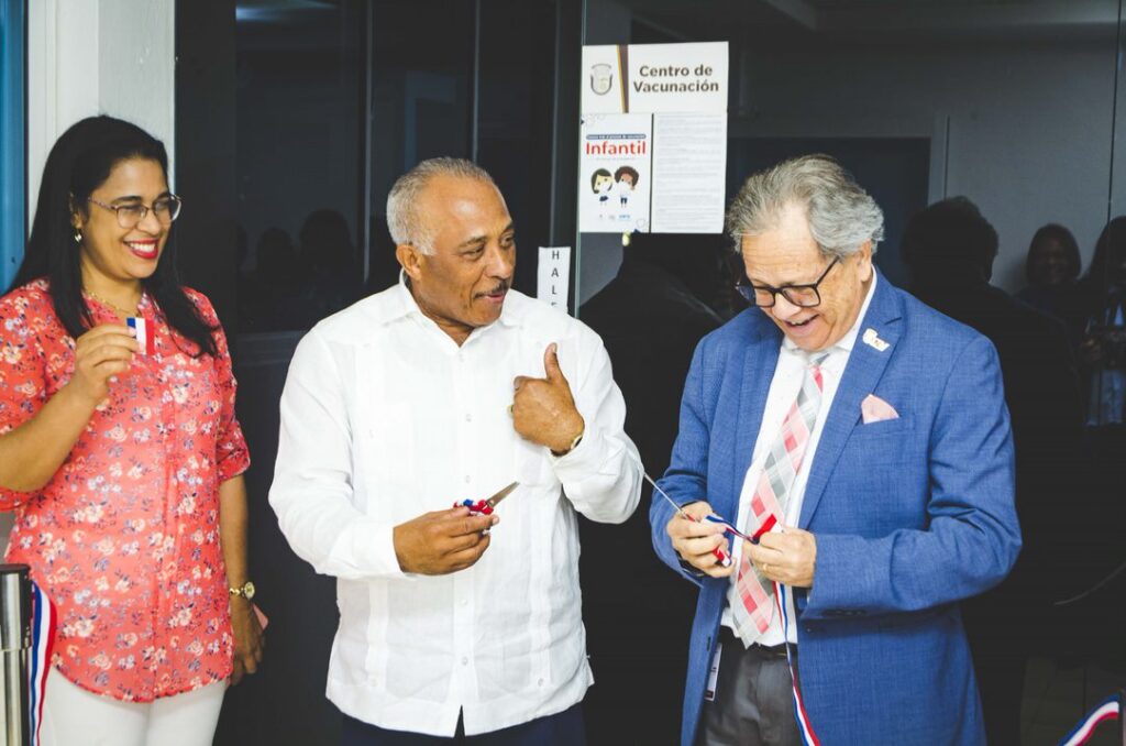 Llaman comunidades acudir a centro de vacunación instalado en la UNEV