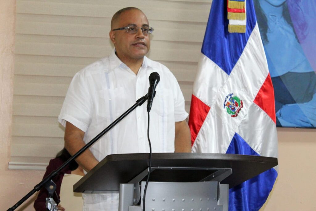 Espinal Marcelo: Dos obras poéticas que concentraron gran público.