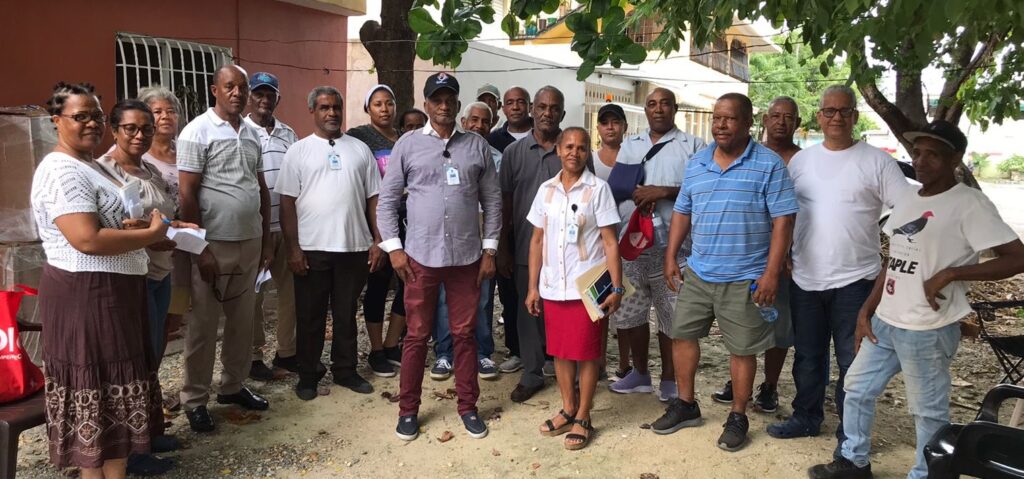 Junta de Vecinos de Los Frailes II demanda de la autoridades arreglo de bombillas del alumbrado público y medicamentos para los enfermos