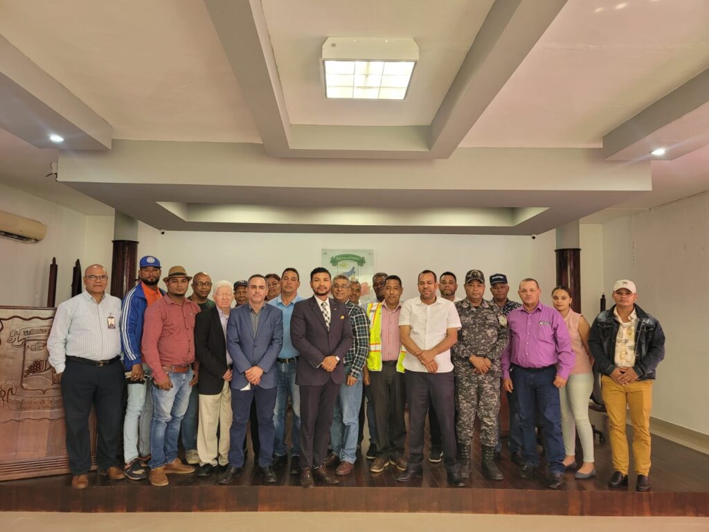 Juramentan en Tamboril y Canca La Piedra Comisión Censal Municipal para el X Censo Nacional de Población y Vivienda.