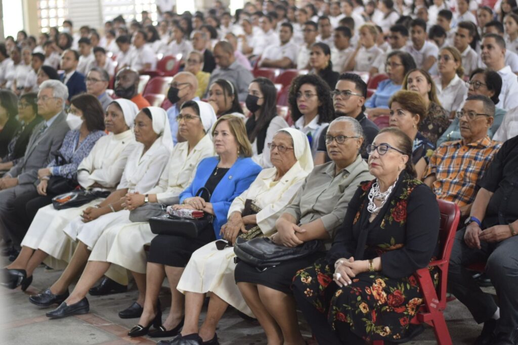 Colegio Sagrado Corazón de Jesús celebra 90 años de educación en valores.