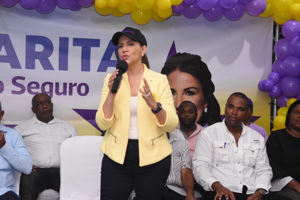 Margarita Cedeño recibe apoyo masivo durante recorrido en la provincia San Cristóbal