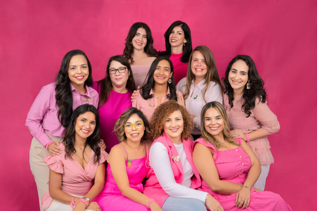 Artesanas de Santiago presentan campaña a  favor de las pacientes con cáncer de mama