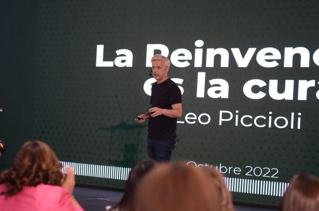 CAPEX auspicia la conferencia “Reinvención es la Cura” con el economista argentino