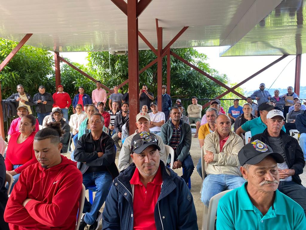 Liderazgo político de Juncalito y la sierra respalda a Valentín y abandona el PLD junto a su militancia.