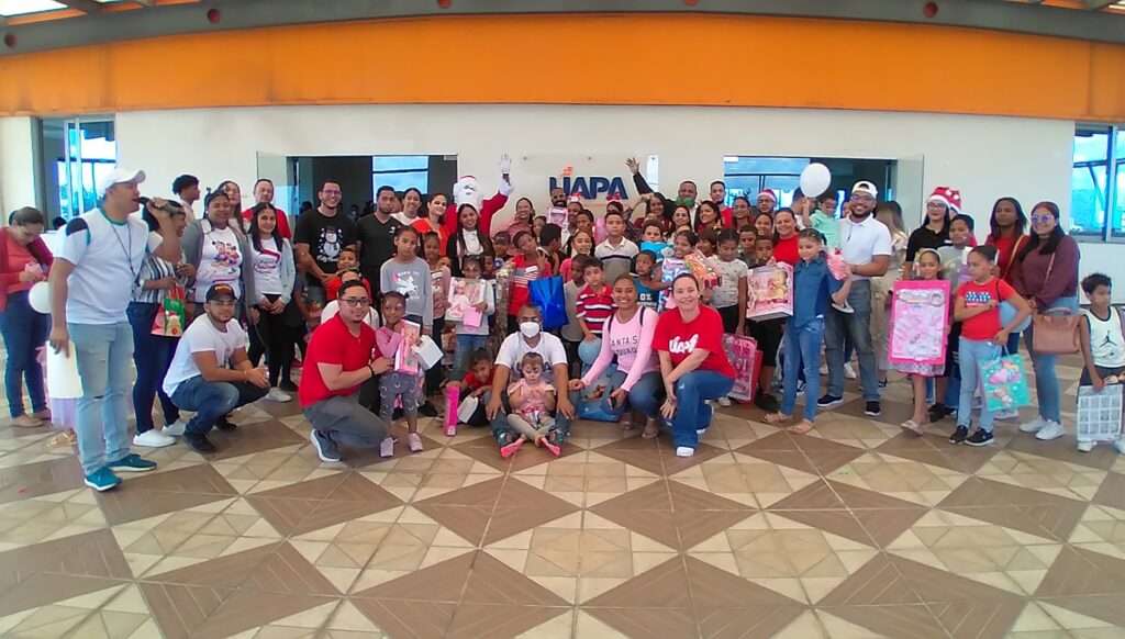 <strong>PARTICIPANTES DE LA UAPA ENTREGAN JUGUETES A NIÑOS DE VARIAS PROVINCIAS</strong>