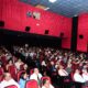 El público de Santiago aprecia el documental “Caamaño. Militar a Guerrillero”