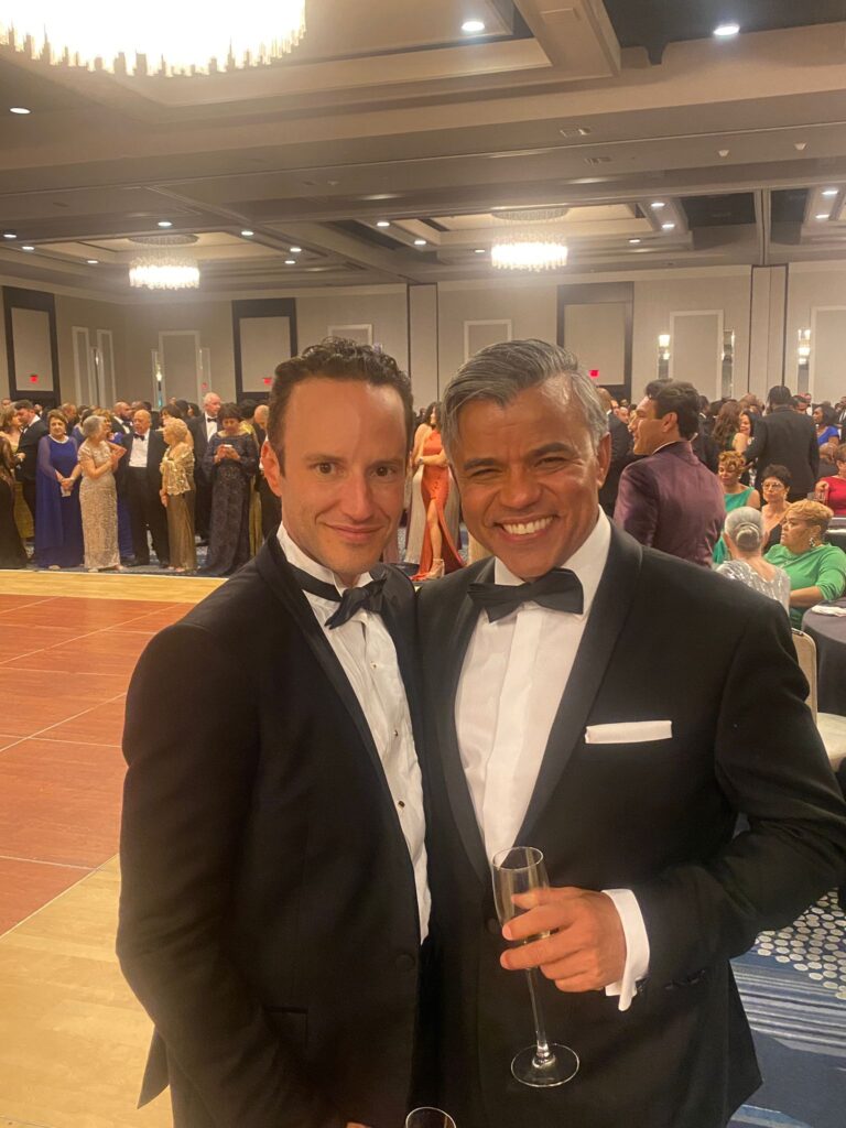 Cónsul Dominicano de New Orleans es invitado especial al Mardi Gras, mayor desfile de carnaval en EEUU.