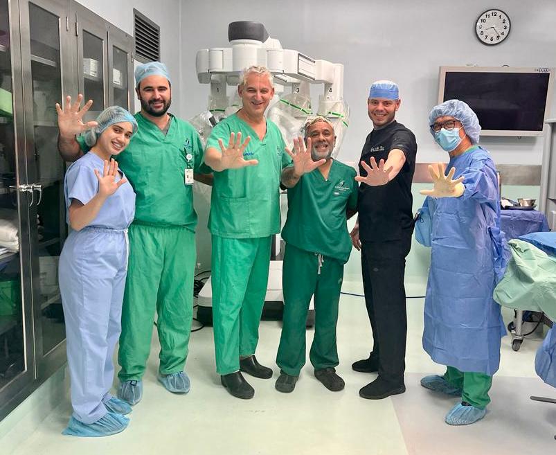 <strong><em>Realizan cinco (5) prostatectomía robótica en un día, marcando un hito en la medicina moderna de República Dominicana</em></strong>