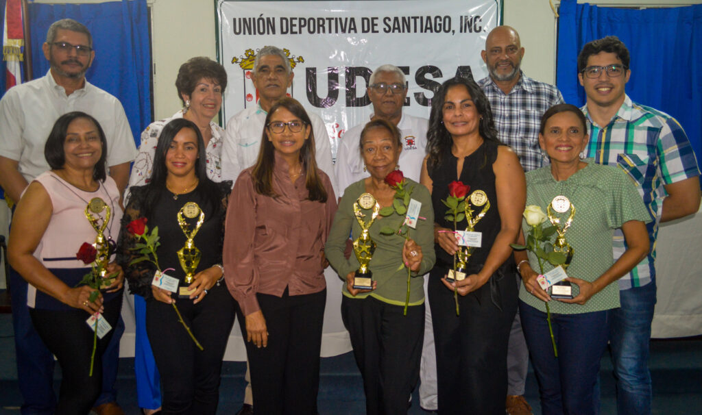 <strong>UDESA reconoce damas de Santiago históricas en el deporte</strong>