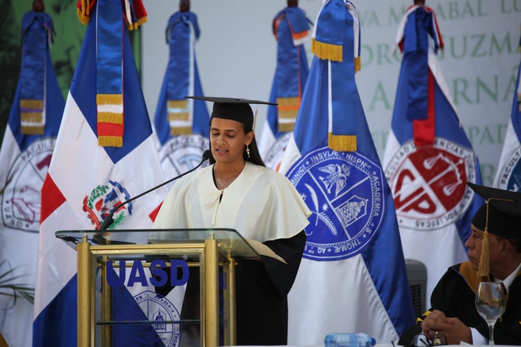 Universidad Autonóma de Santo Domingo realiza investidura regional, entrega a la sociedad 2,234 nuevos egresados