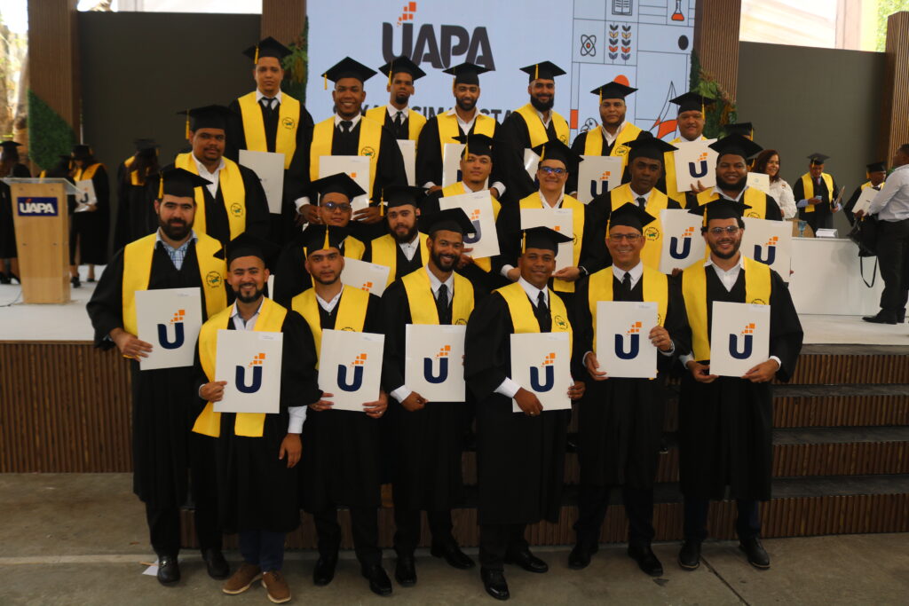 <strong>UAPA CELEBRA SU GRADUACIÓN 68 CON PRIMEROS PERIODISTAS DIGITALES Y MAGÍSTERS EN CIBERSEGURIDAD</strong>