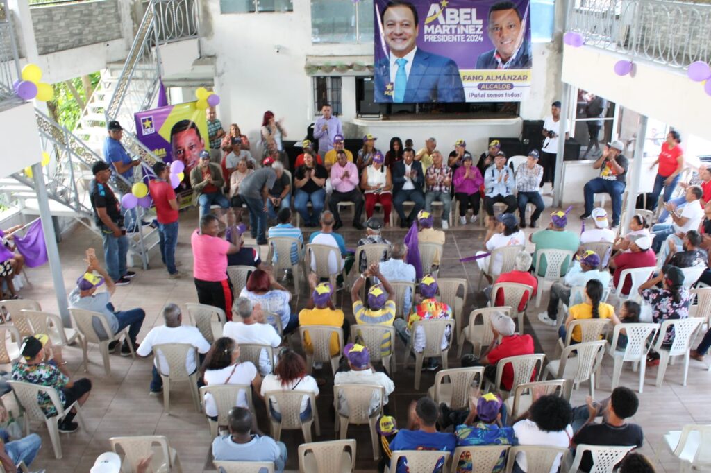 Elizabeth Rosa: Estamos trabajando por la candidatura del compañero Abel Martínez para que vuelva el progreso y desarrollo al país.
