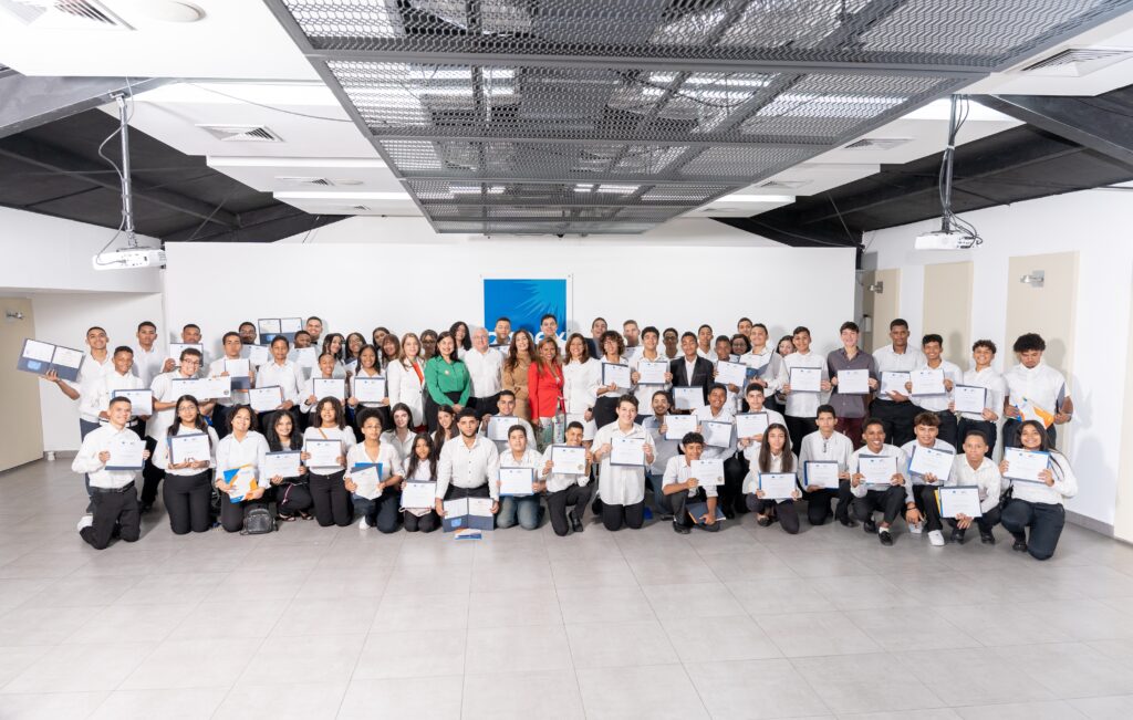 Jóvenes Dominicanos Prefieren Invertir su Verano Capacitándose en Tecnología en Capex