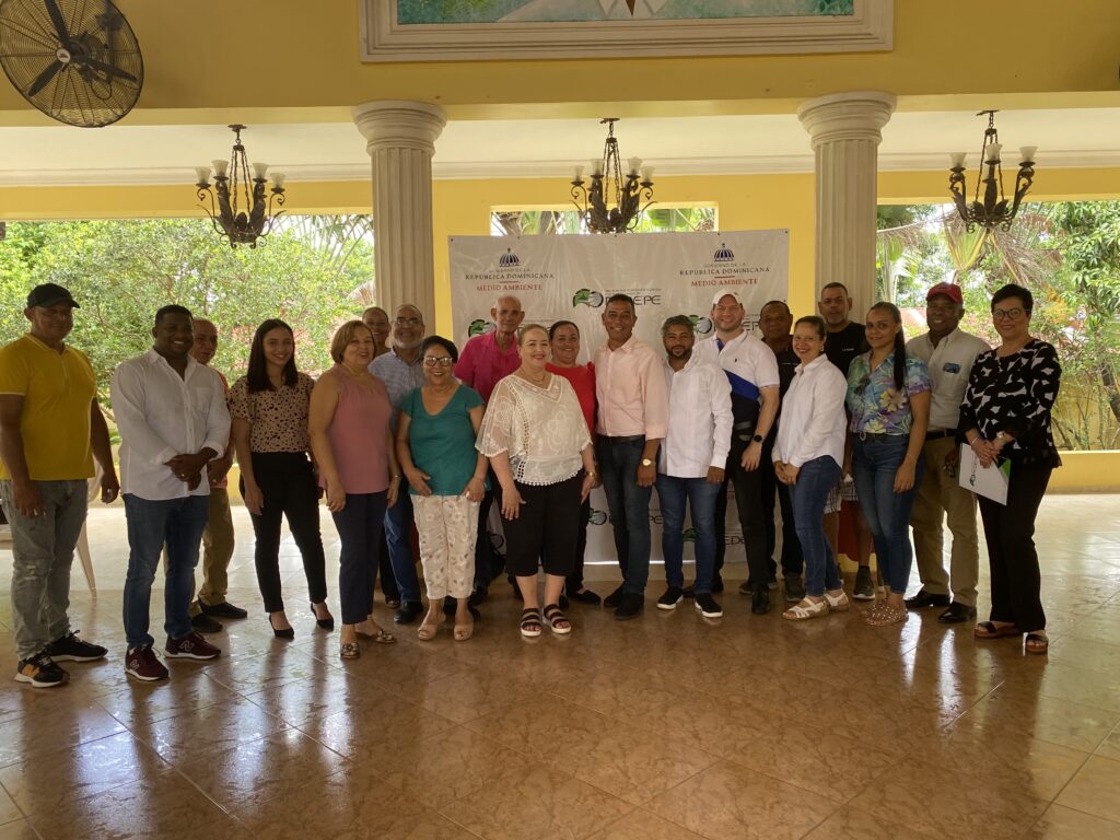 <strong>Encuentro Histórico en Cayetano Germosén: Unión de Fuerzas para Revolucionar el Medio Ambiente</strong>
