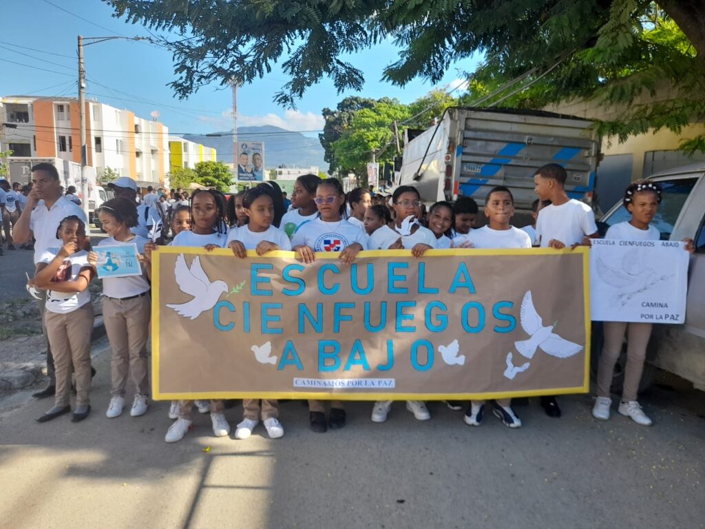 Distrito Educativo 08-04 organiza caminata por el Día Internacional de la Paz.
