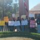 Estudiantes de Publicidad y Lenguas Modernas realizan huelga pacífica en demanda de sus necesidades