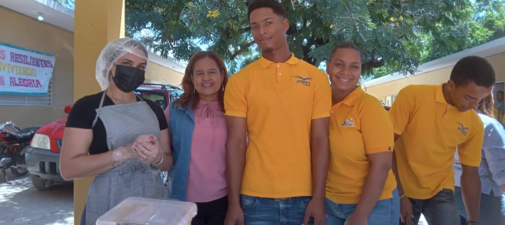  Estudiantes del Distrito Educativo Santiago Noroeste comenzaron a beneficiarse del Programa de Alimentación Escolar