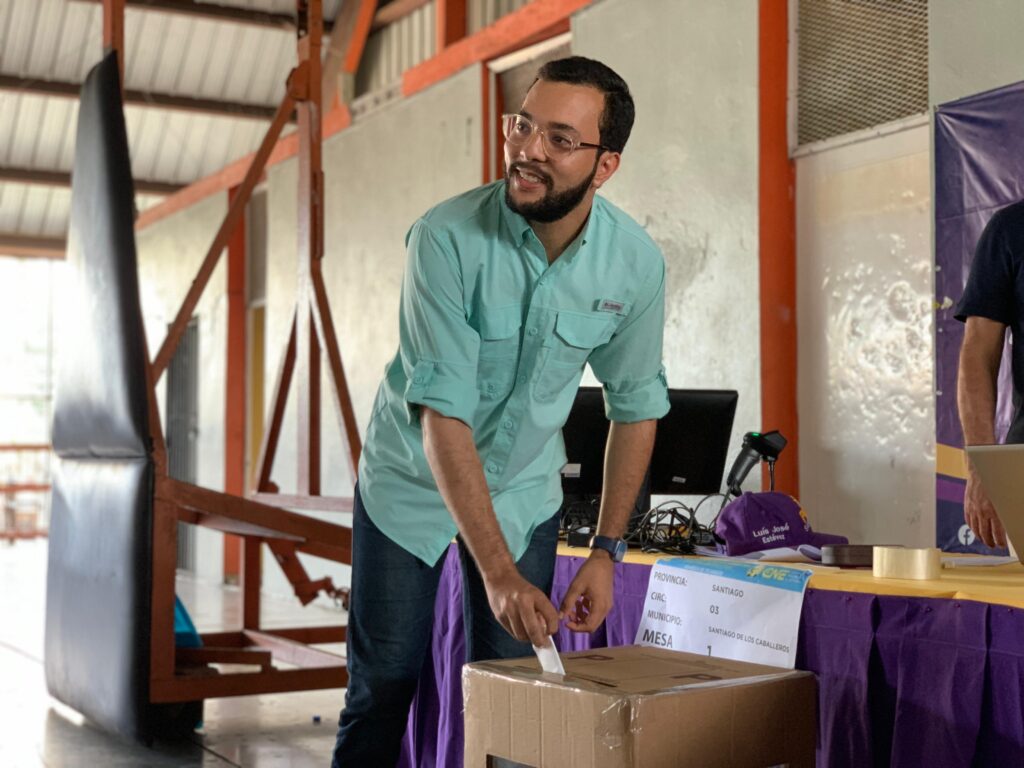 José Torres: “Hoy celebramos la fiesta de la democracia peledeísta”