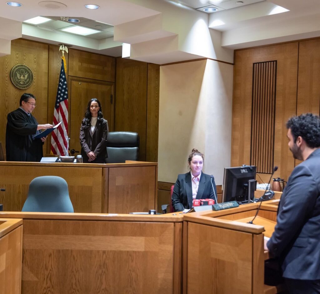 Abogada de República Dominicana es admitida para ejercer derecho en California