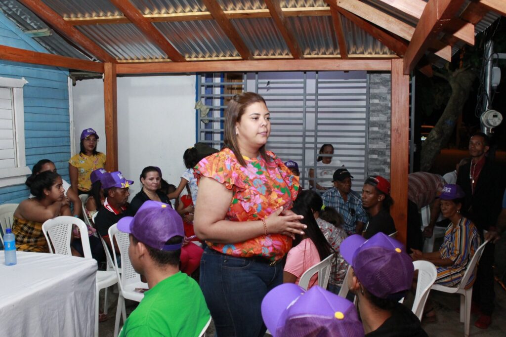Candidata a Diputada Elizabeth Rosa, incentiva a la juventud en su primer voto