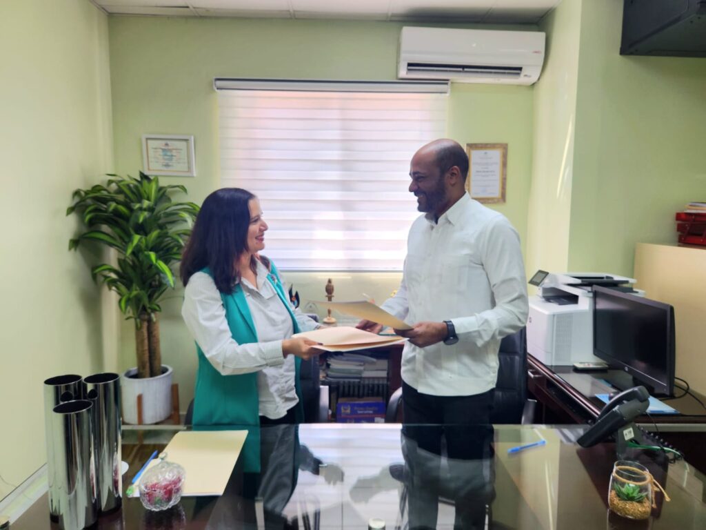 El Distrito Educativo 08-04 y El Instituto Psicoeducativo Familiar (IPEF) firman acuerdo de colaboración 