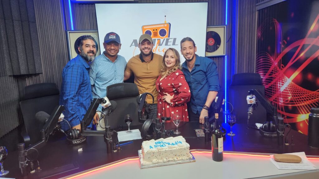 A Nivel Radio celebra su segundo aniversario con una entrega especial con la participación de Luis Luna.