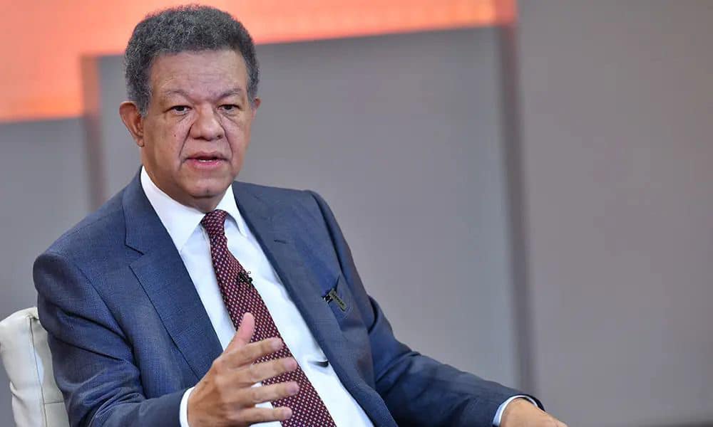 Leonel Fernández hace un llamado al Congreso Nacional para que apruebe de inmediato la ley orgánica de referendo