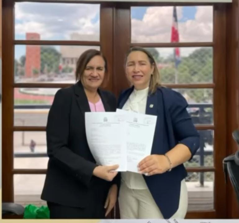 Diputada Llaniris Espinal gestiona para que se incluya en el presupuesto la tubería de agua potable de los barrios de la zona Suroeste de Santiago.