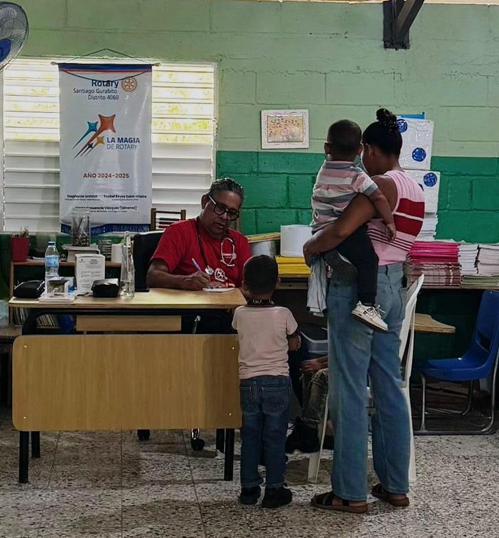 Fundación Reymond y Club Rotario de Santiago, Gurabito impactan comunidad con operativo médico