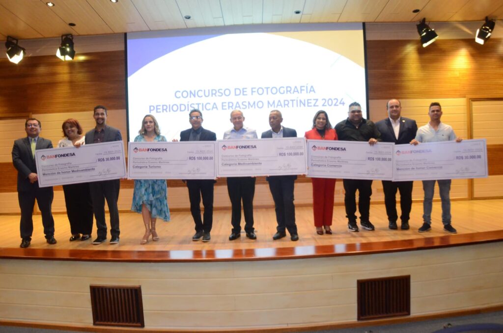 SNTP Santiago y BANFONDESA entregan premios del concurso de fotografía periodística Erasmo Martínez