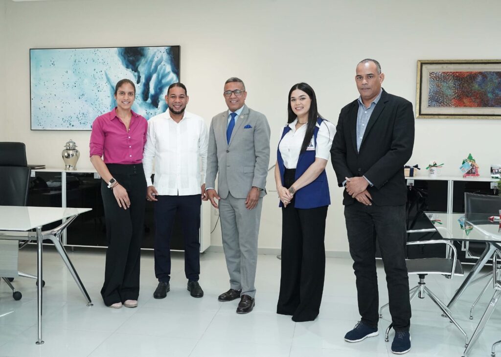 Comisión del CDP Seccional Santiago realiza visita de cortesía al CAID en Santiago