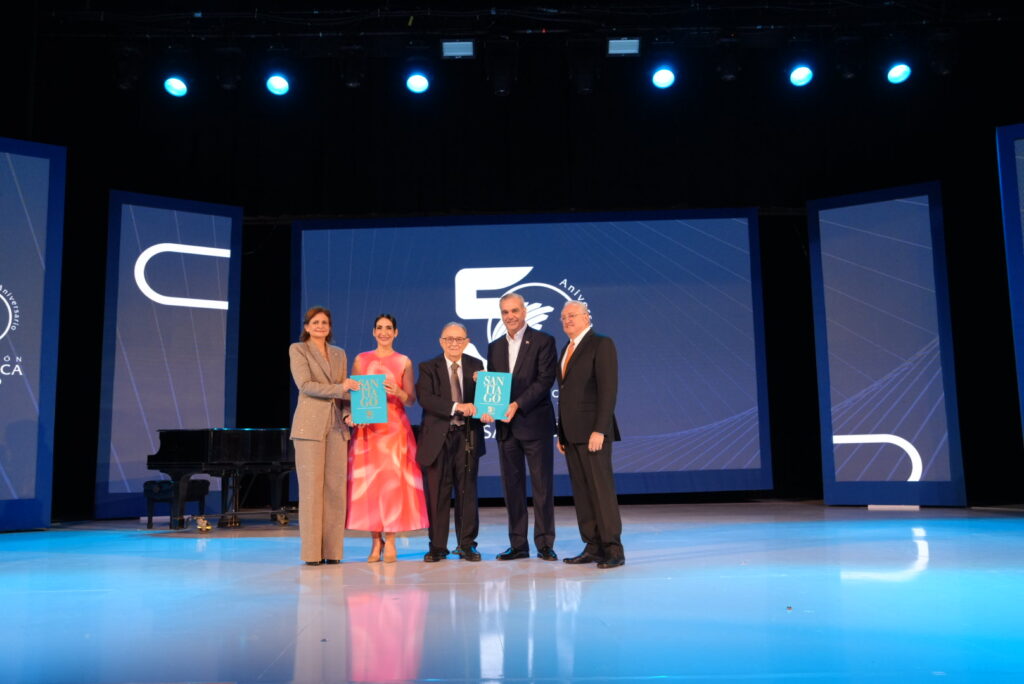 Corporación Zona Franca Santiago celebra sus primeros 50 años con el libro «Santiago: Meca Empresarial y Epicentro de Inversión»