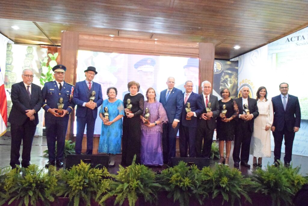 Amantes de la Luz entrega el Premio Peña y Reinoso de 2025 en educación, arte, cultura, periodismo y servicio comunitario