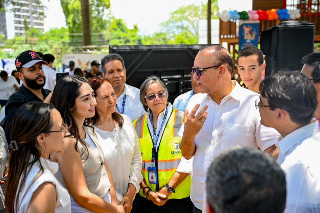 Alcaldía de Santiago realiza exitosa Tercera Feria de Adopción de Perros con la presencia de Gabriela Abinader, hija del presidente