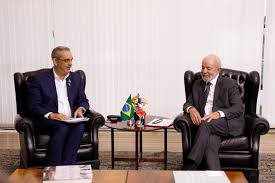 El presidente Abinader entre la diplomacia de súplica y de proyecto que nunca se realizan.