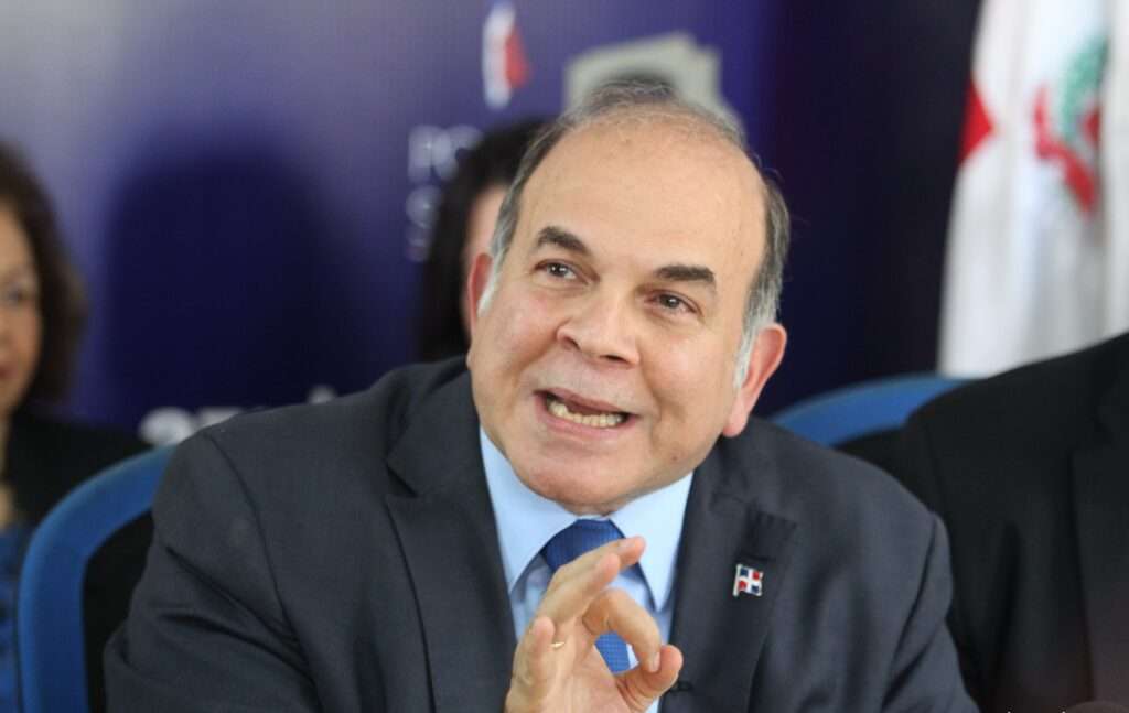 Pelegrín Castillo responde a la Embajada China y llama a revisar relaciones con la República Popular China.